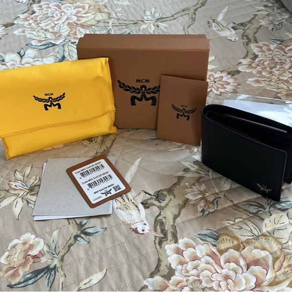 NWT Men’s MCM Himmel Black Leather Trifold Wallet - Picture 9 of 9